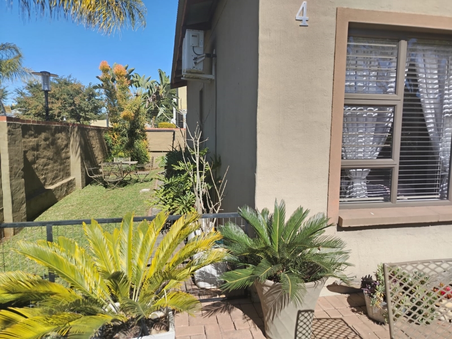 2 Bedroom Property for Sale in Waterval East North West